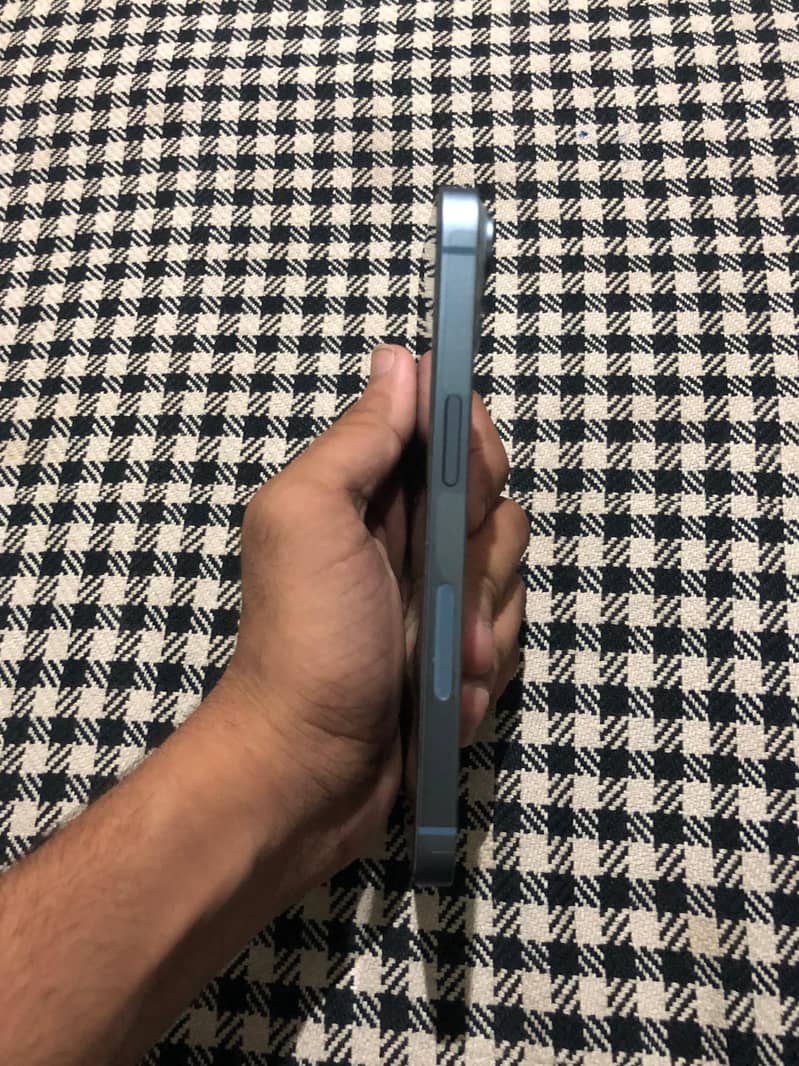 Apple iPhone 14 3