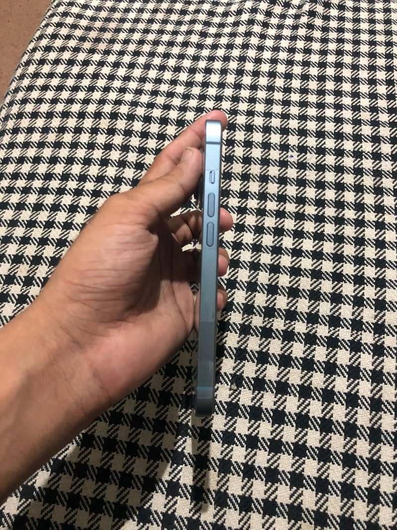 Apple iPhone 14 4