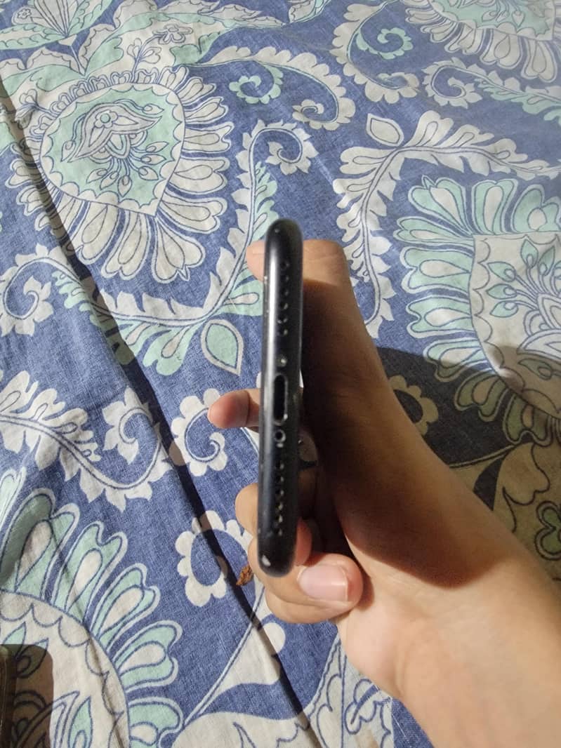 Apple iPhone 7 3
