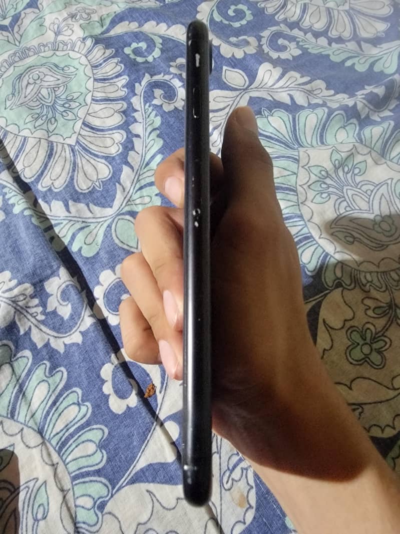 Apple iPhone 7 4