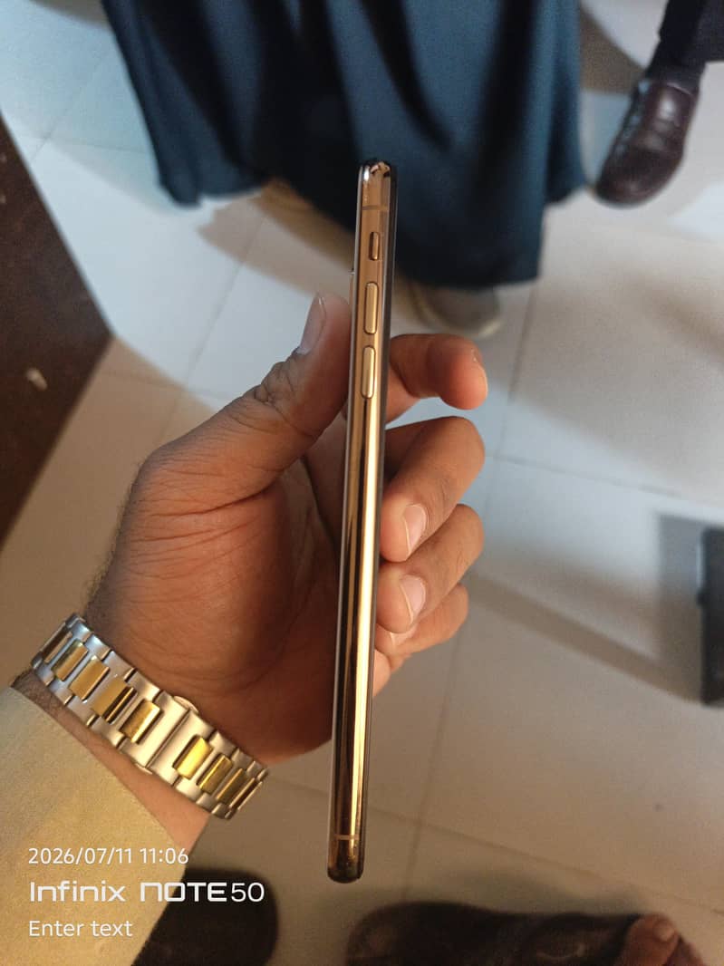 Apple iPhone XS Max 0