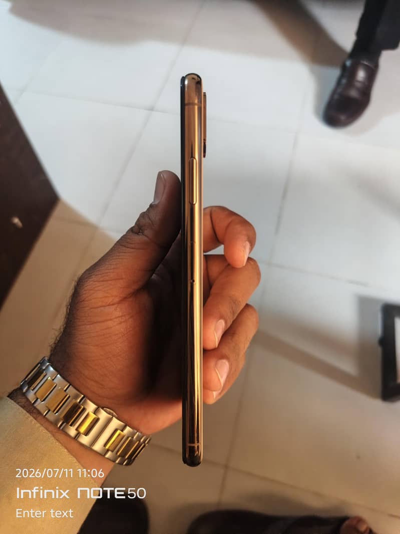 Apple iPhone XS Max 2