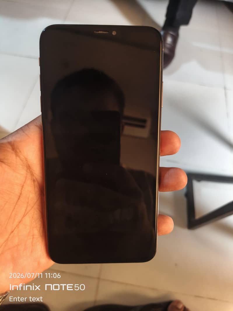 Apple iPhone XS Max 3