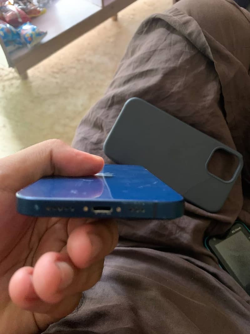 Apple iPhone 12 1