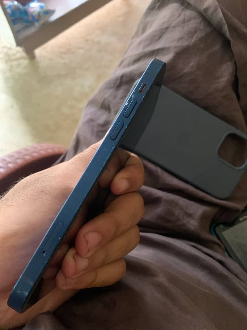 Apple iPhone 12 6