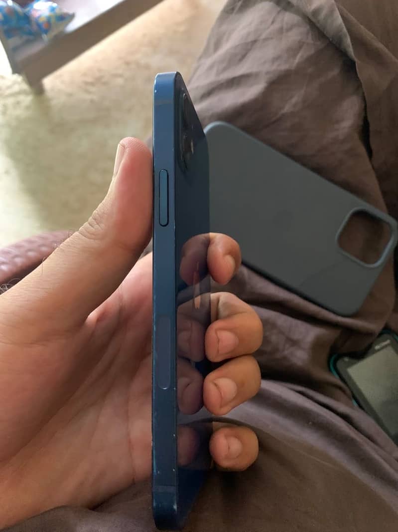 Apple iPhone 12 7
