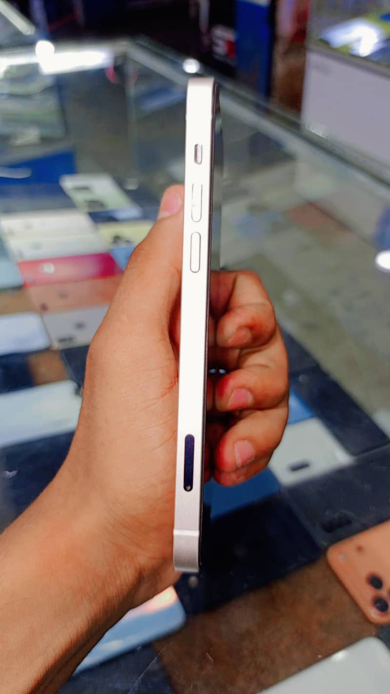 Apple iPhone 12 1