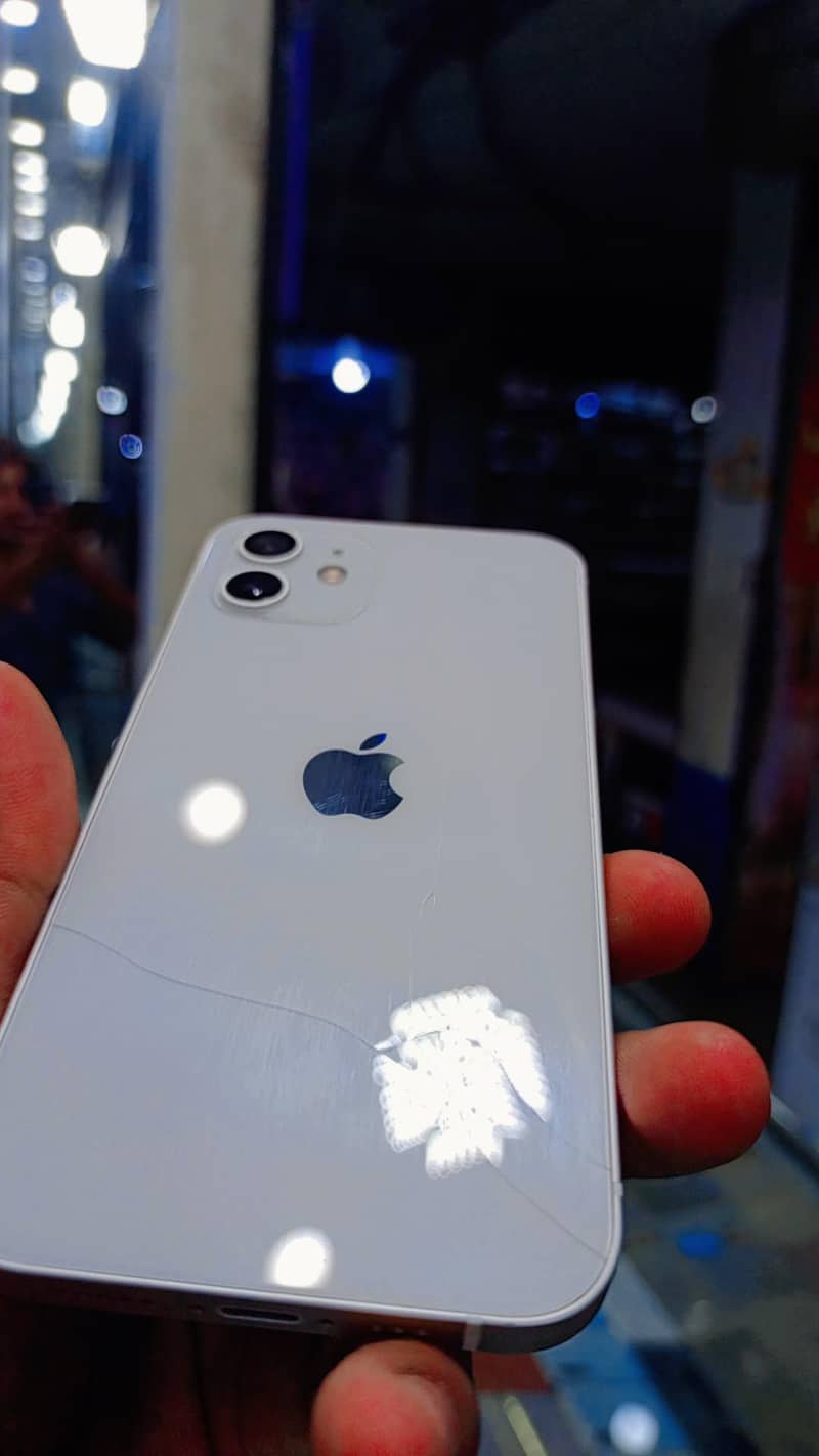 Apple iPhone 12 4