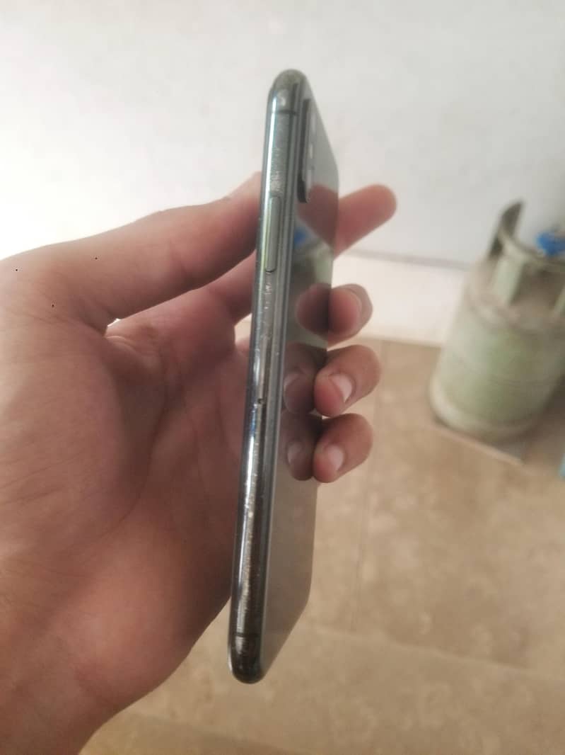 Apple iPhone X 5
