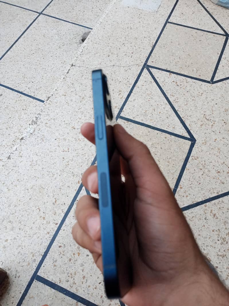 Apple iPhone 13 3