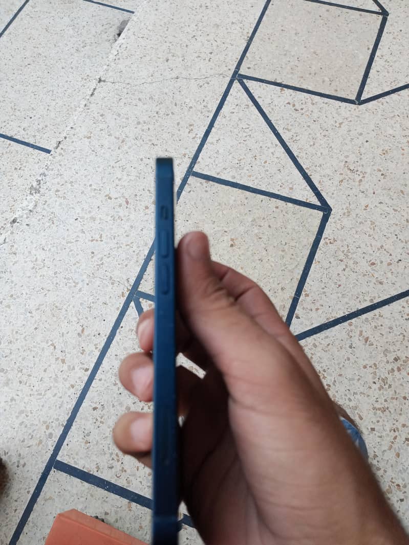 Apple iPhone 13 4