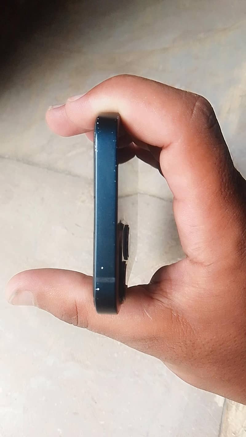 Apple iPhone 13 2