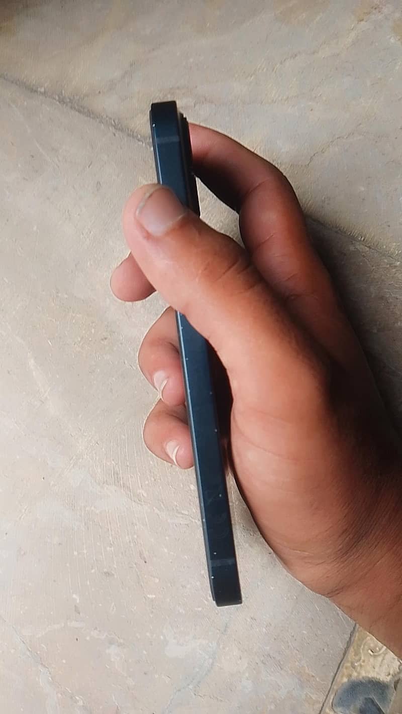Apple iPhone 13 6
