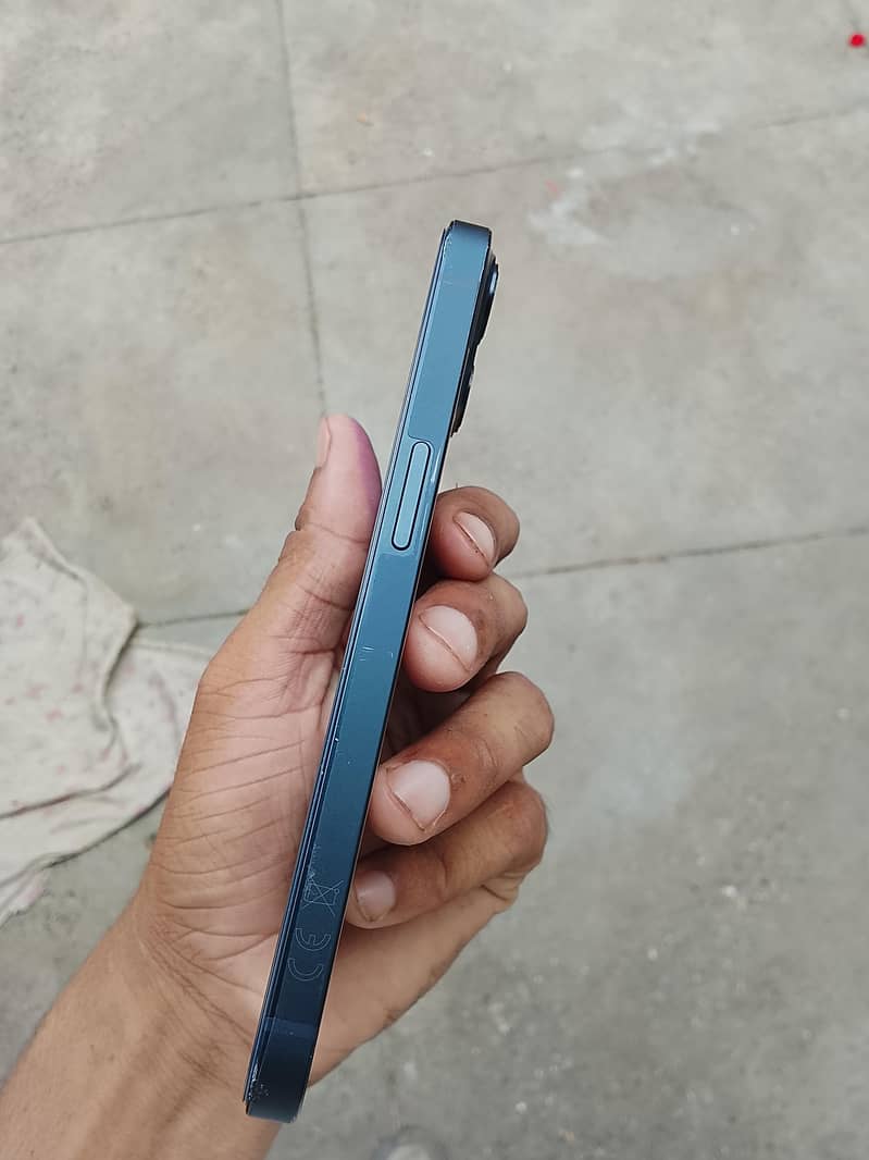 Apple iPhone 13 4