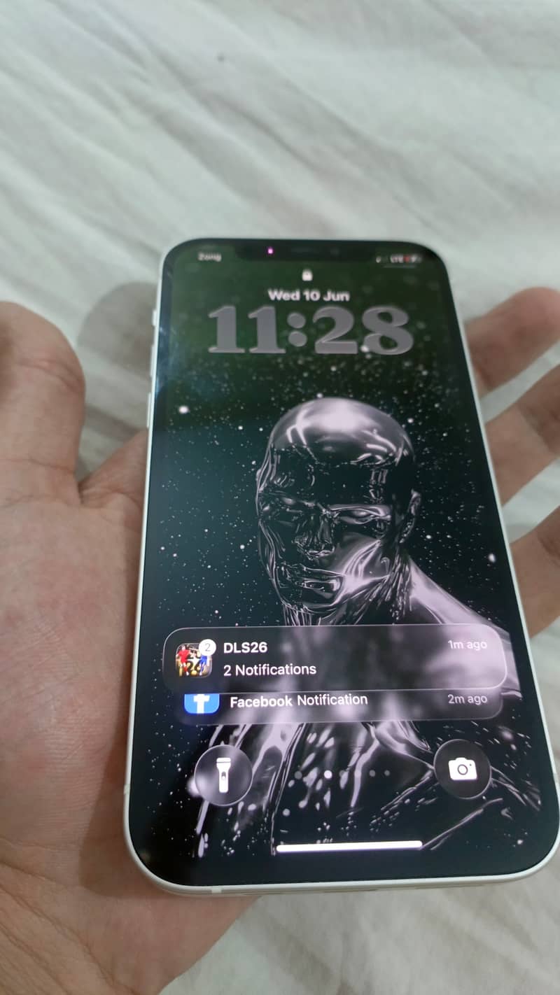 Apple iPhone 12 4