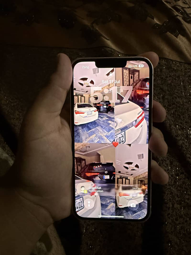 Apple iPhone 13 2