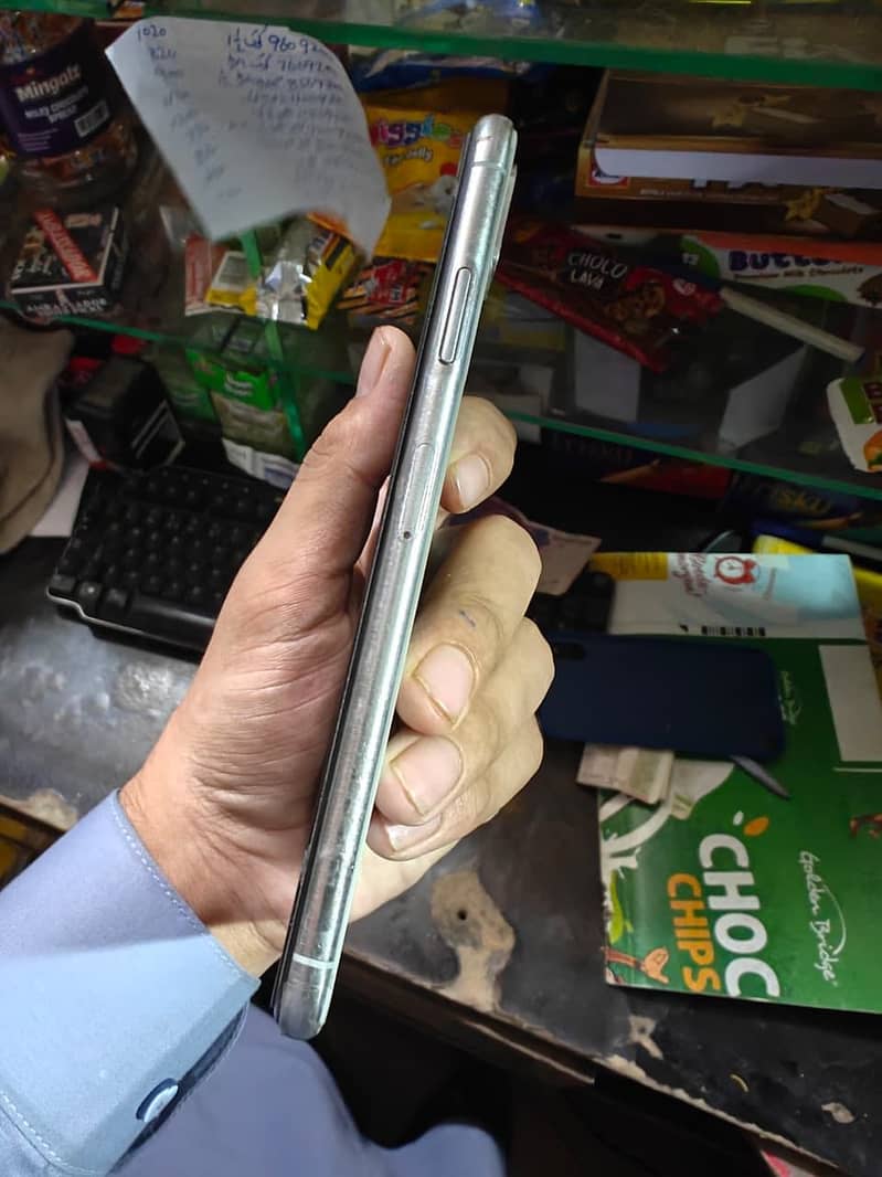 Apple iPhone XS Max 4