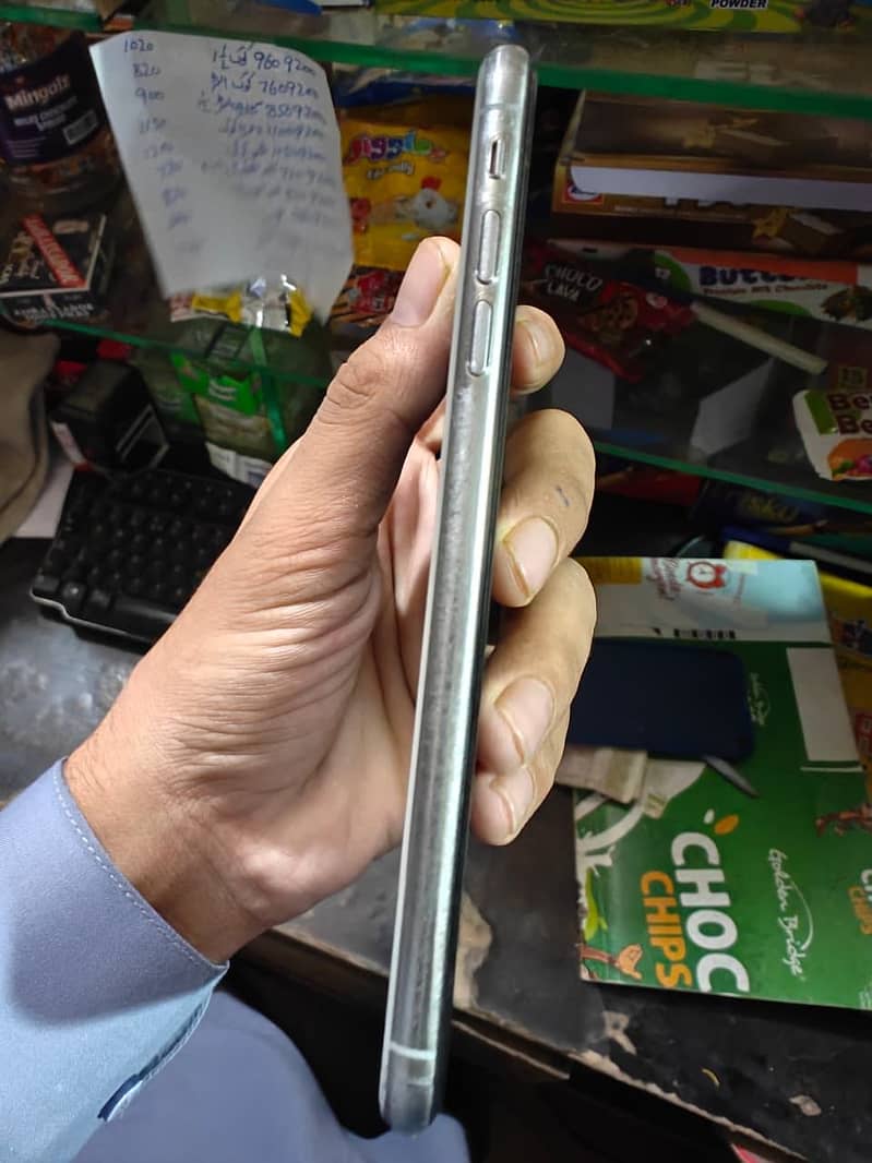 Apple iPhone XS Max 5