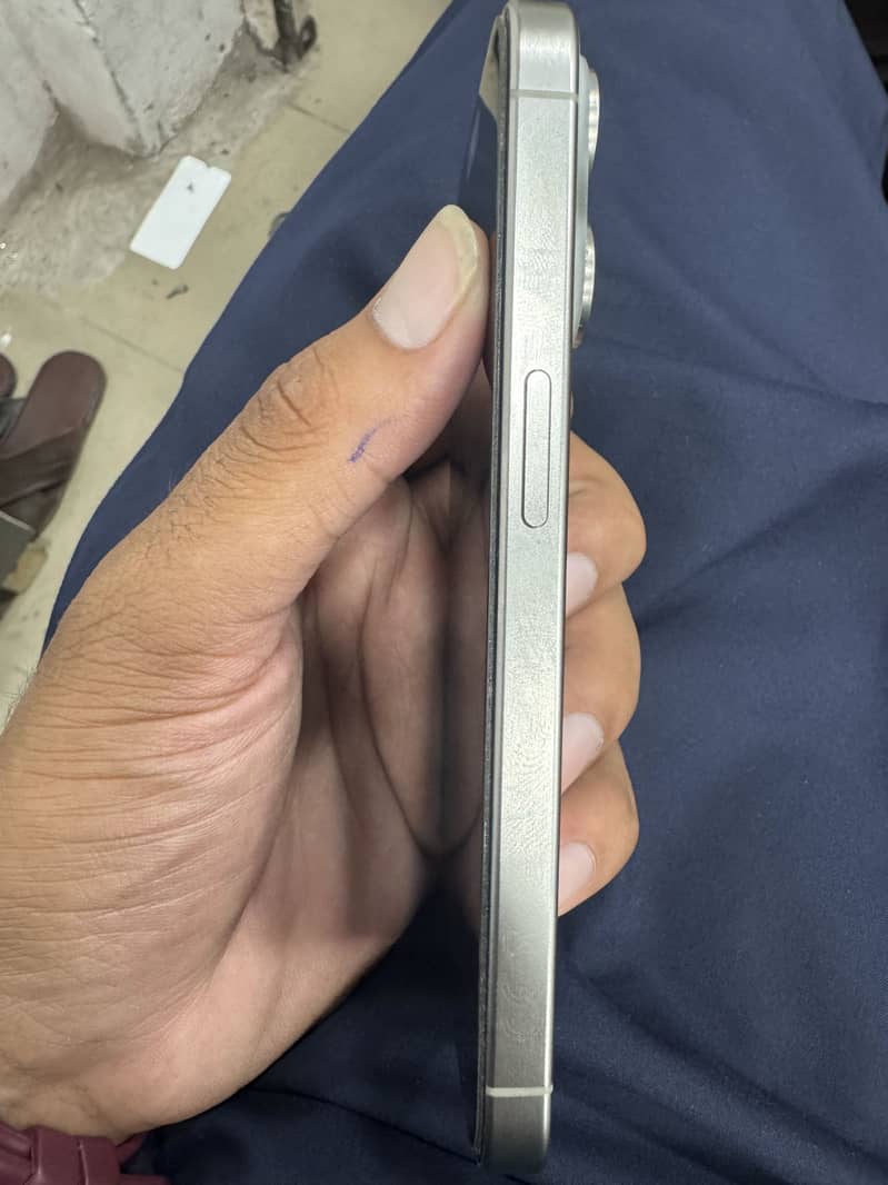 Apple iPhone 15 Pro 0