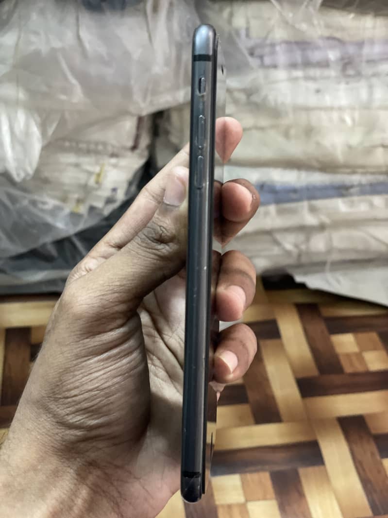 Apple iPhone 8 Plus 2