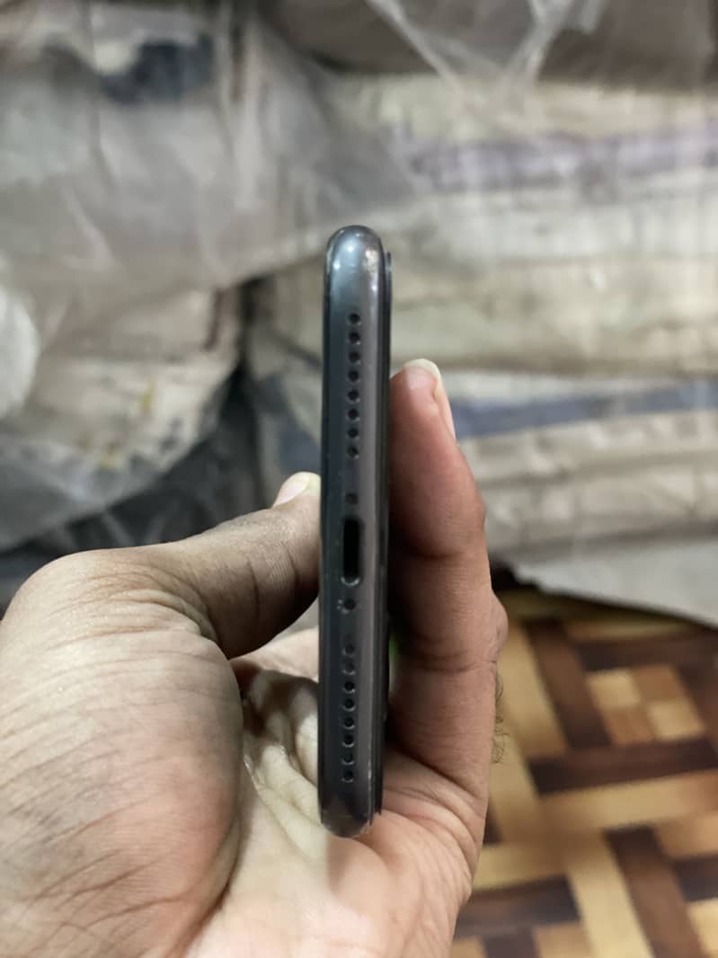 Apple iPhone 8 Plus 3