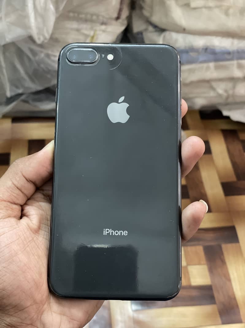 Apple iPhone 8 Plus 4