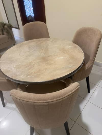 ROUND 4 CHAIR DINING TABLE