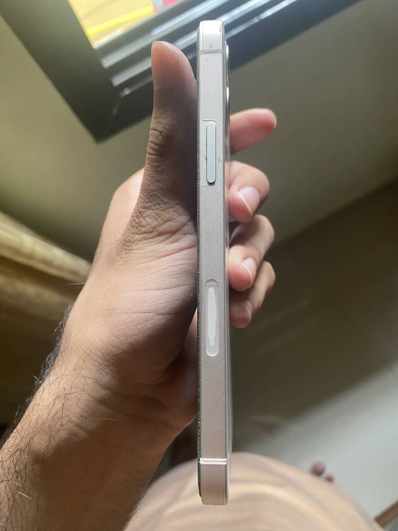 Apple iPhone 12 3