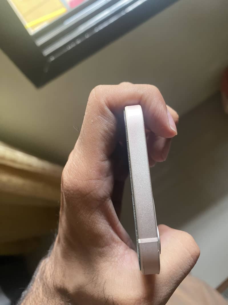 Apple iPhone 12 4