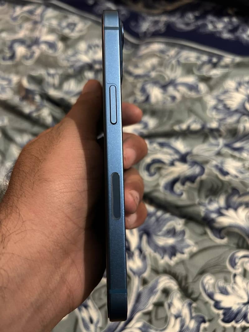 Apple iPhone 13 1