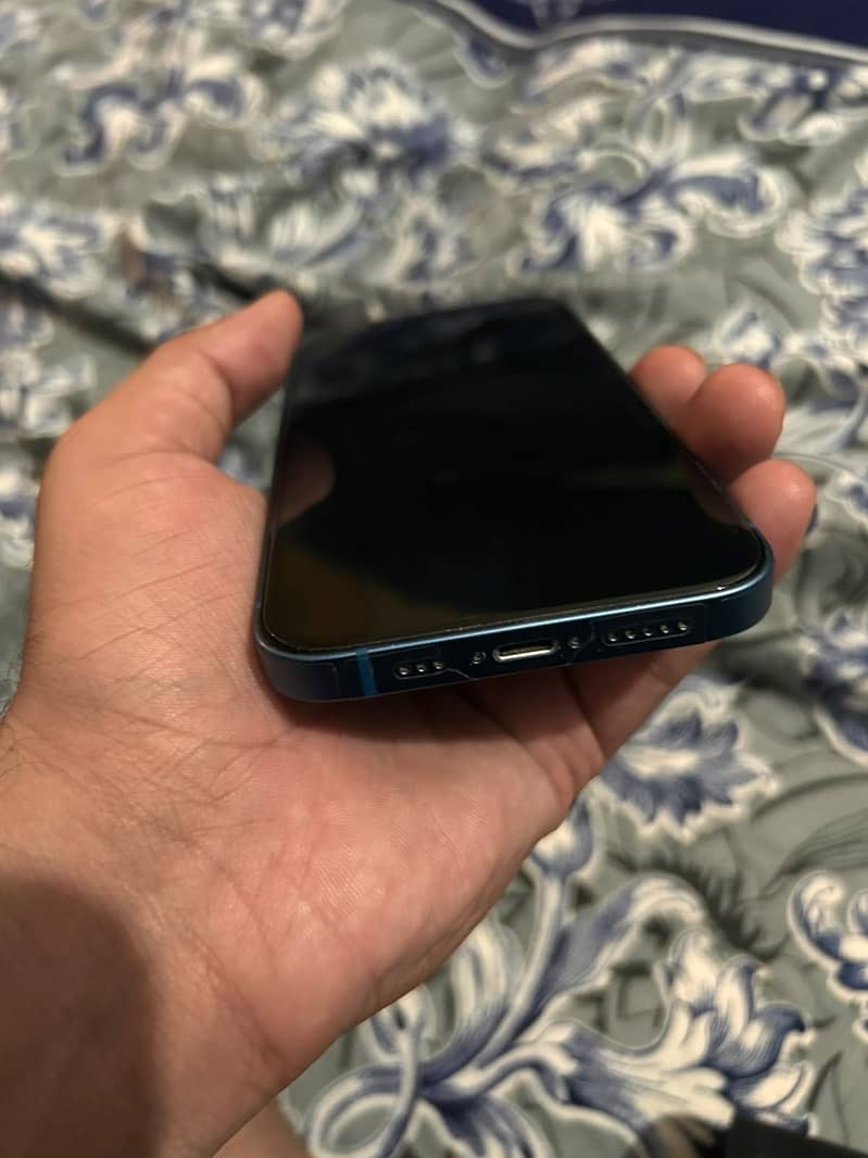 Apple iPhone 13 4