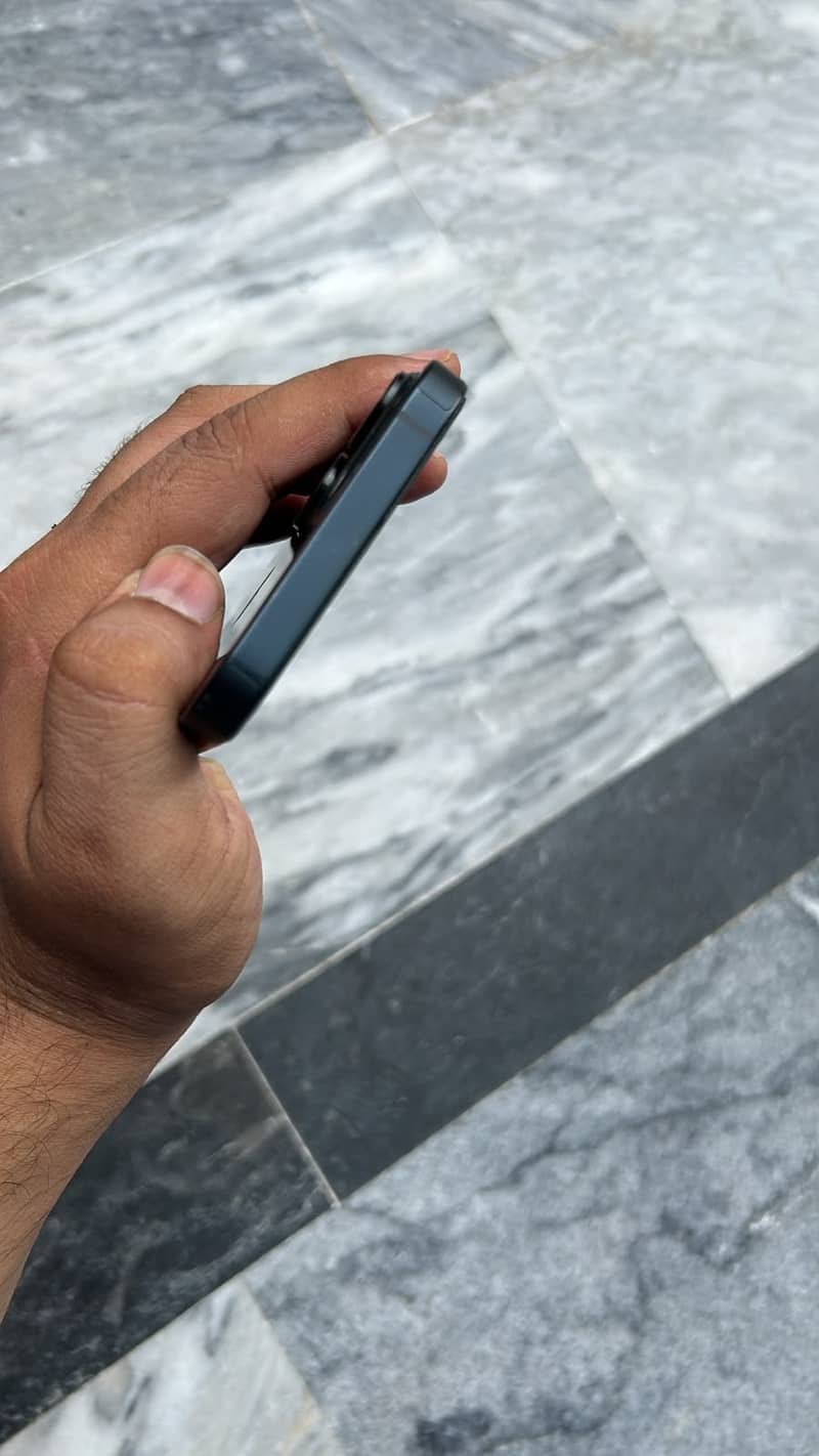 Apple iPhone 13 4