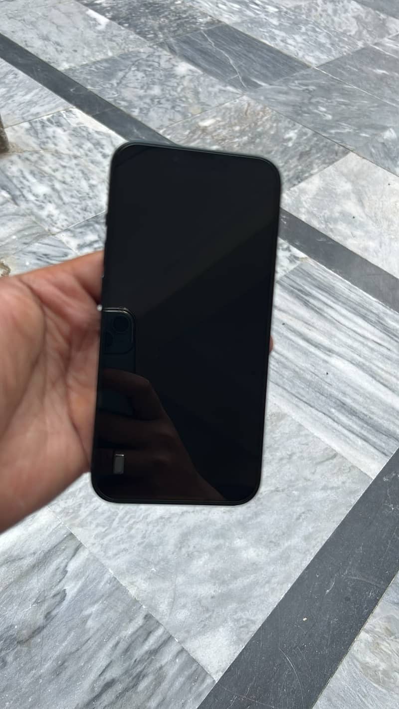 Apple iPhone 13 8