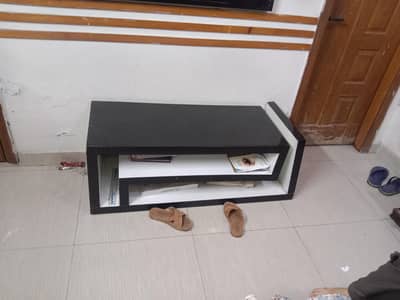 book rank or mirror hy wood ka bilkul ok hy