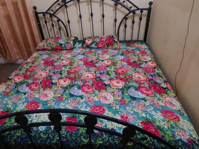 king size iron bed with spring mattress