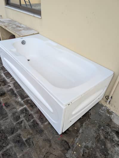 popular Bath Tub in White Color for Sale