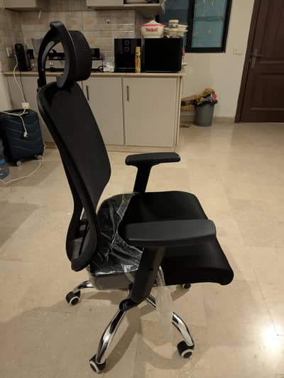 Reclining Chair with adjustable headrest - Office Chair