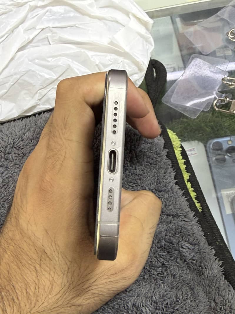 Apple iPhone 15 Pro Max 1