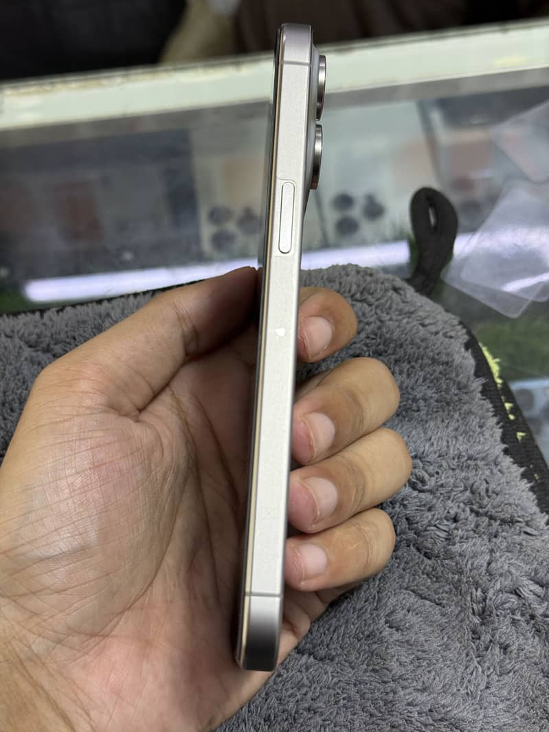 Apple iPhone 15 Pro Max 3