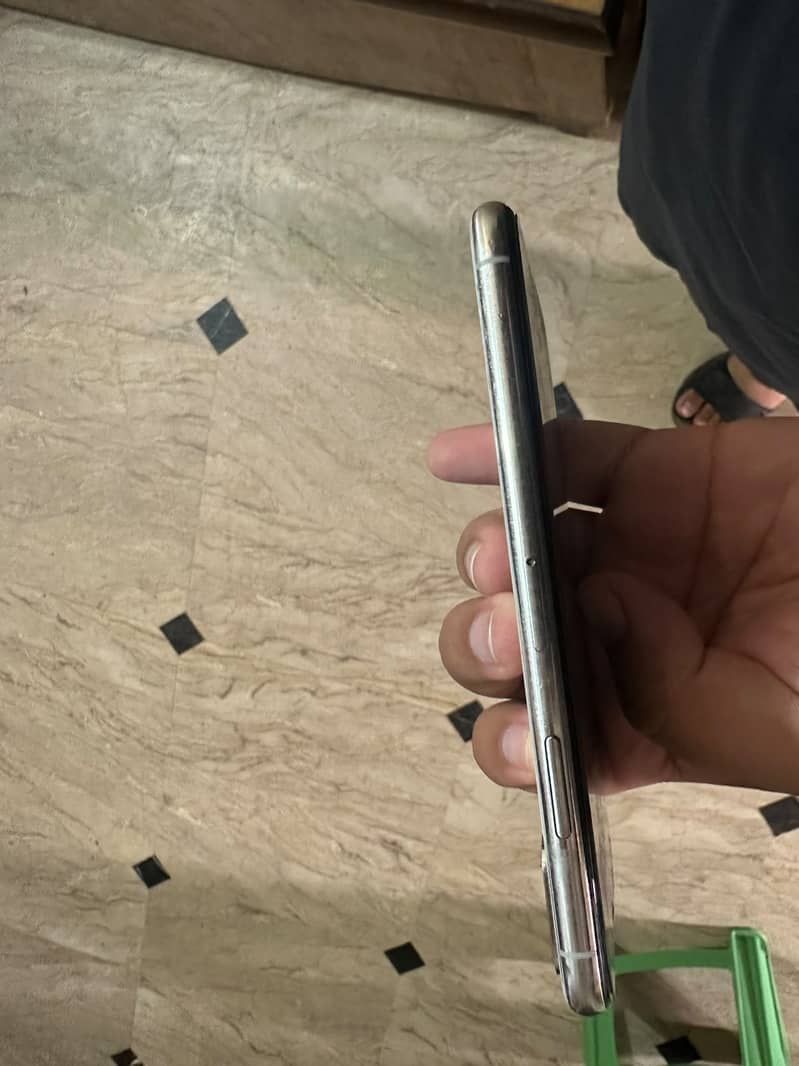 Apple iPhone X 3