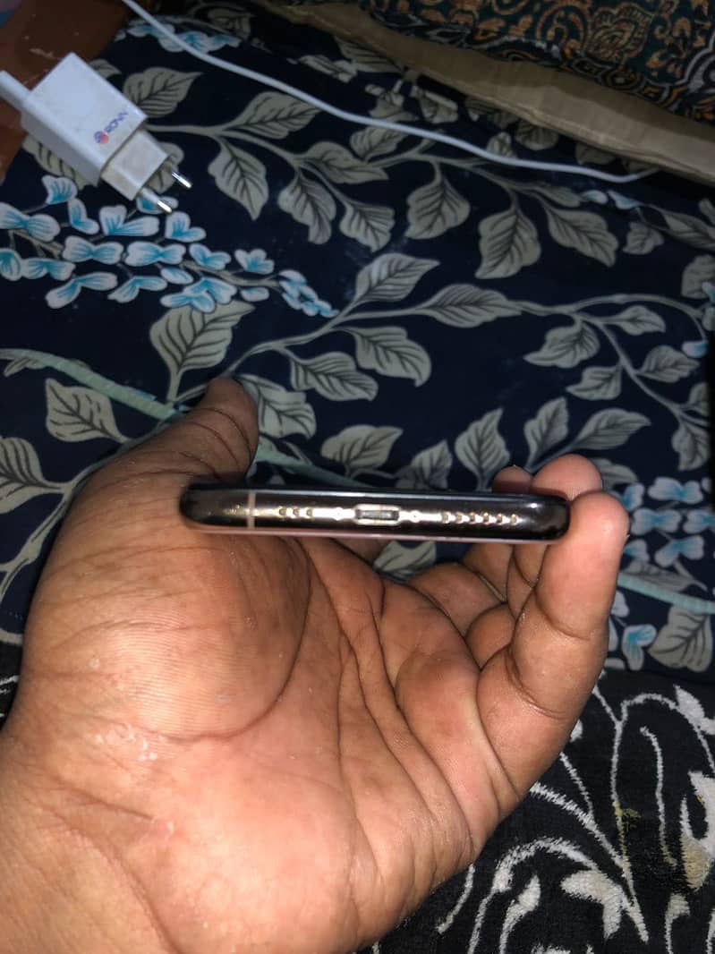 Apple iPhone 11 Pro 7