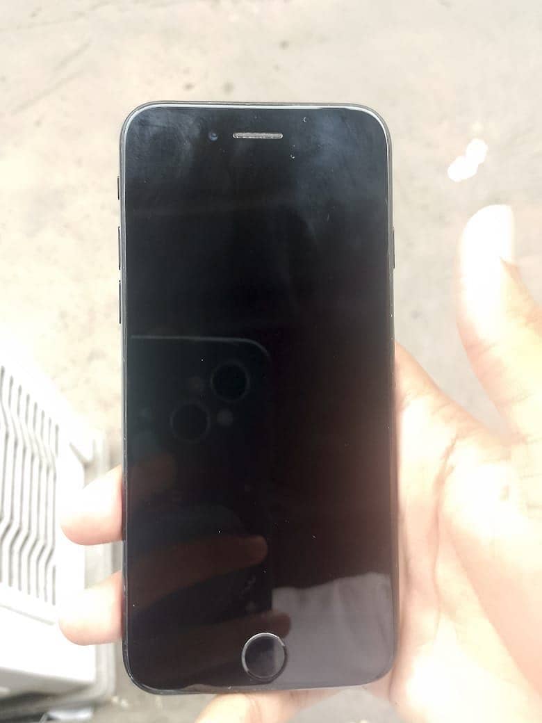 Apple iPhone 7 1