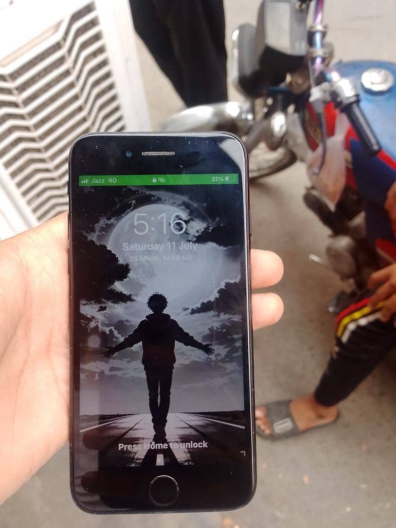 Apple iPhone 7 3