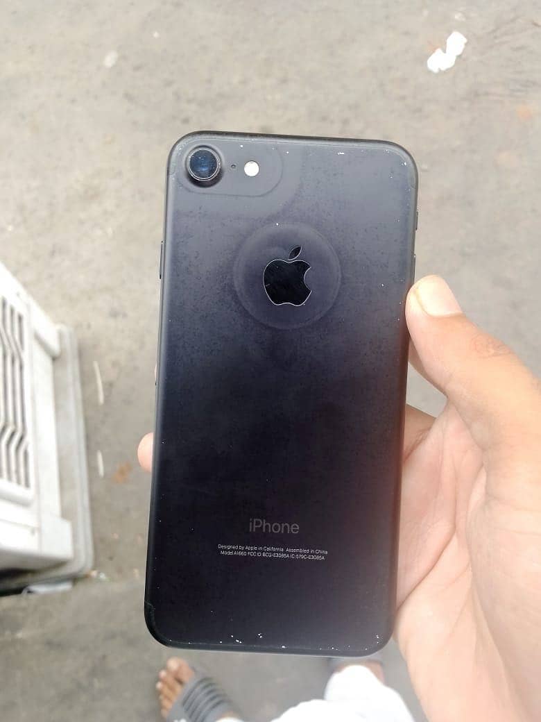 Apple iPhone 7 13