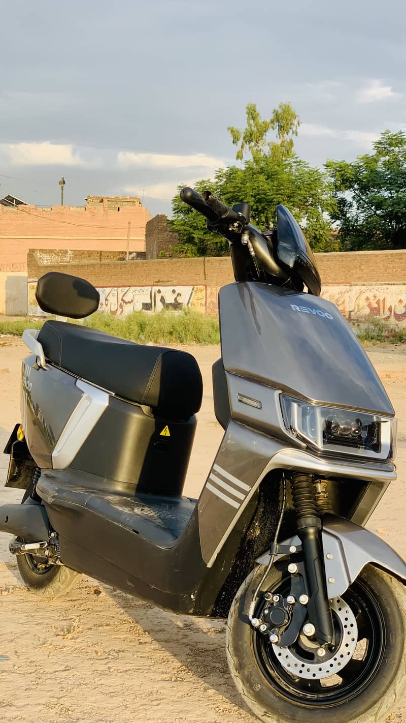 Revoo A12 2