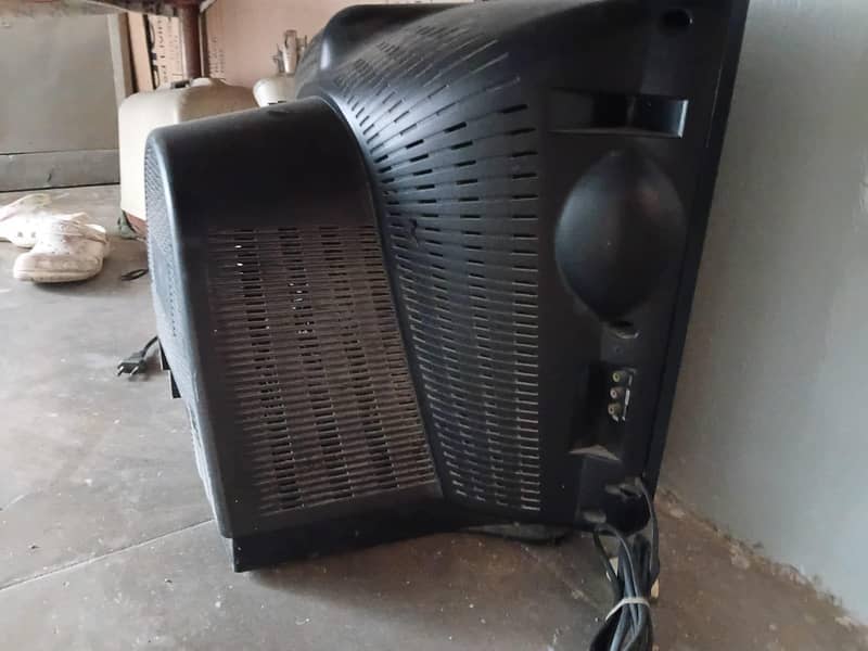 22" TV 0