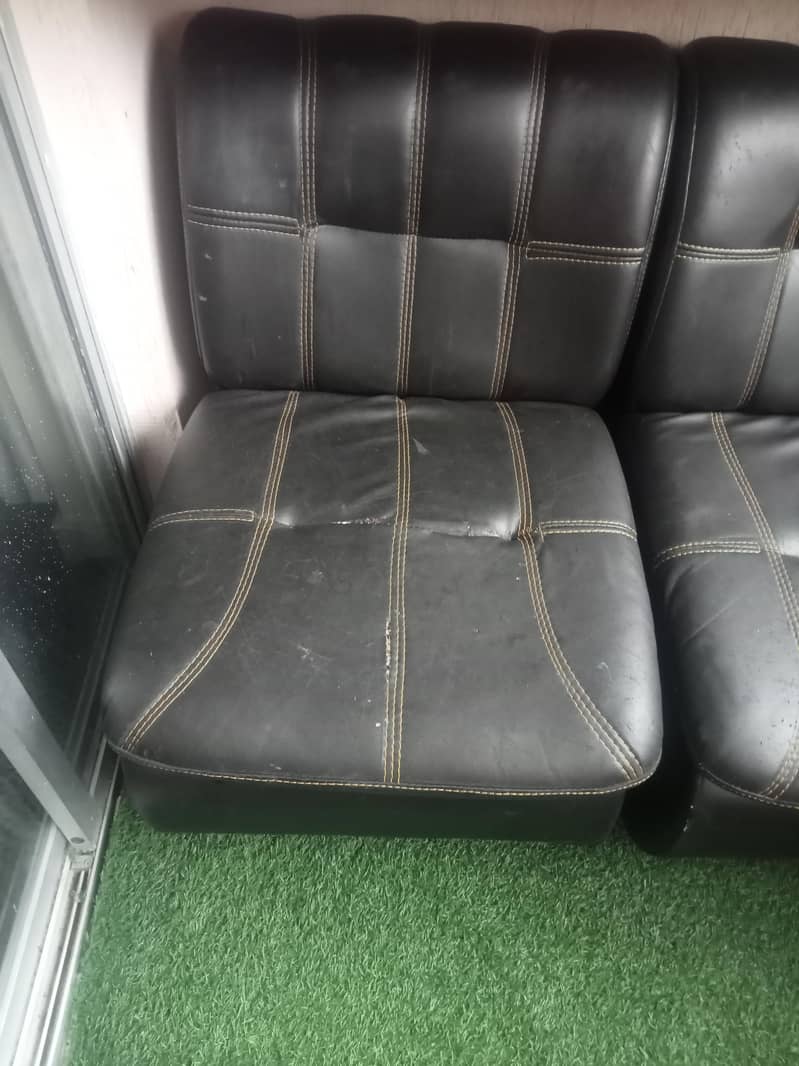 4 Sofas seats 2