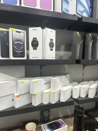 APPLE BRAND NEW WATCHES AVAILABLE 03296474711