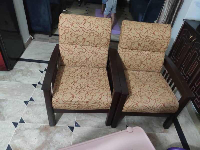 5 Seater Solid Sofa Set Excellent Condition. 1