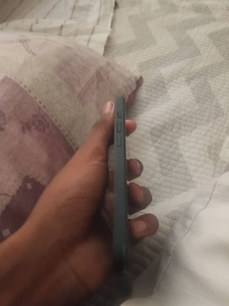 Apple iPhone 14 3